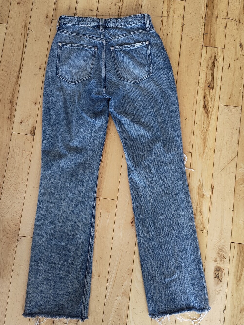 Guess Jeans - Picture 5 of 10